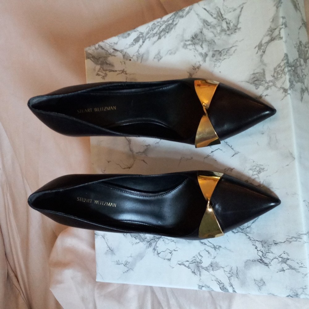STUART WEITZMAN Staton Black/Gold Bow Pump